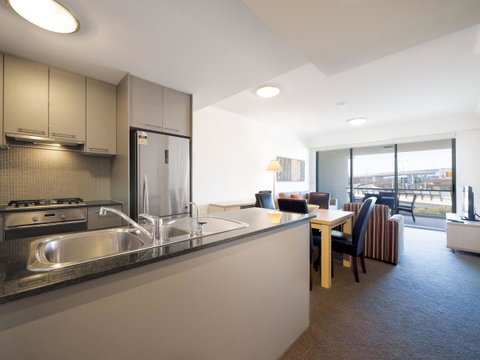 Oaks Brisbane Mews Suites - Tourism Gold Coast 6