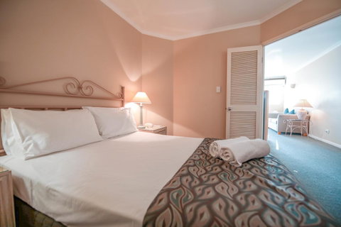 Il Palazzo Holiday Apartments - Tourism Gold Coast 2