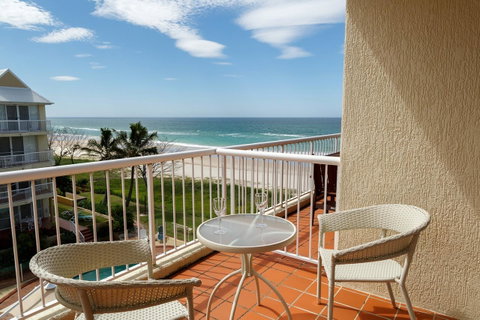 Crystal Beachfront Apartments - Tourism Gold Coast 3