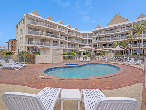 Crystal Beachfront Apartments - Tourism Gold Coast 34