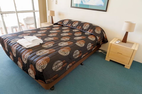 Crystal Beachfront Apartments - Tourism Gold Coast 21