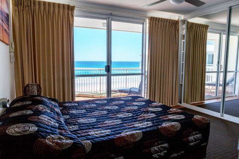 Crystal Beachfront Apartments - Tourism Gold Coast 41