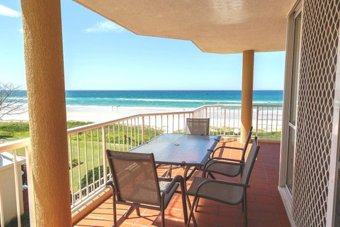 Crystal Beachfront Apartments - Tourism Gold Coast 17