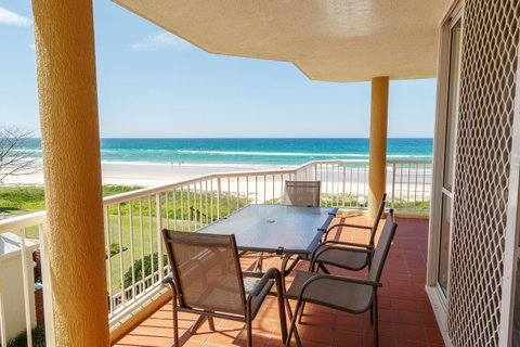 Crystal Beachfront Apartments - Tourism Gold Coast 11