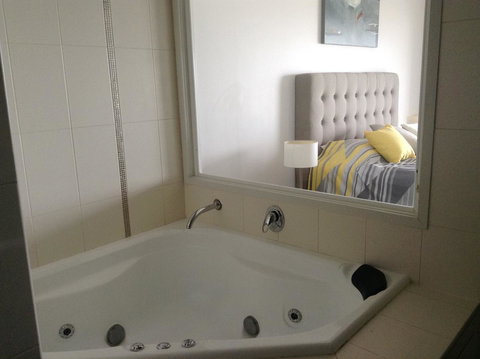 Beachfront Holiday Apartment To Rent For Short And Long Stays - Gold Coast 7