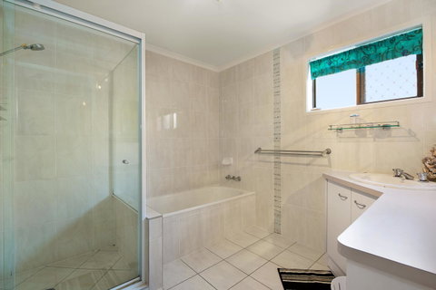 Keith\'s Place, 1 Of The 3 Most Popular Units On Bribie - Tourism Gold Coast 27