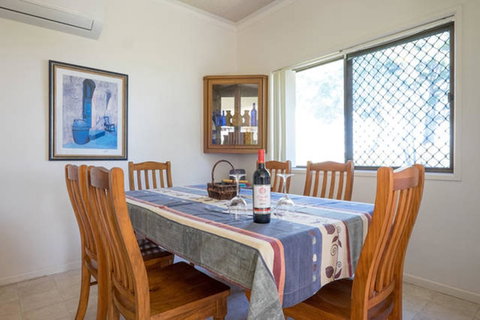 Keith\'s Place, 1 Of The 3 Most Popular Units On Bribie - Tourism Gold Coast 13