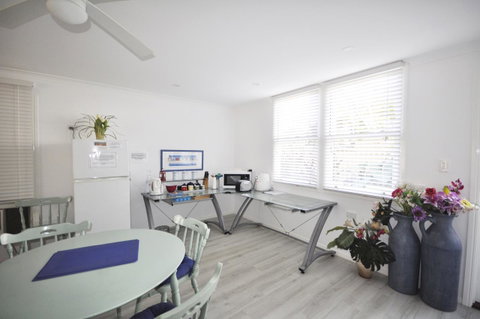 Retro Beach Flat - Tourism Gold Coast 9