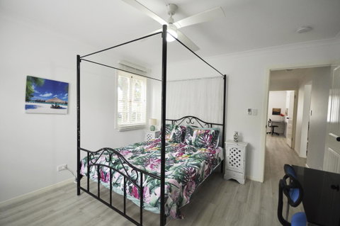 Retro Beach Flat - Tourism Gold Coast 8