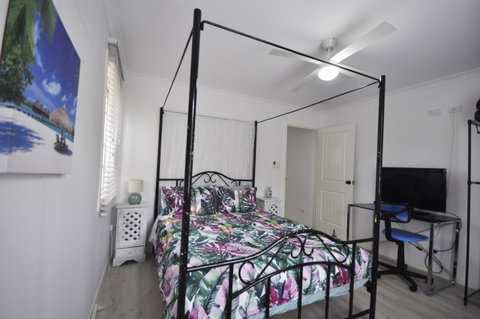 Retro Beach Flat - Tourism Gold Coast 7