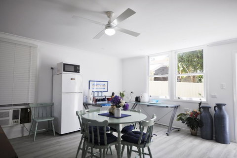 Retro Beach Flat - Tourism Gold Coast 12