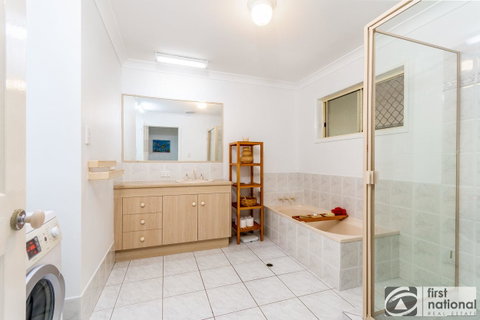 Immaculate Spacious Second Floor Unit Overlooking Pristine Parklands - Tourism Gold Coast 1