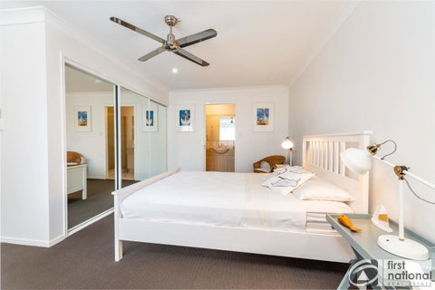 Immaculate Spacious Second Floor Unit Overlooking Pristine Parklands - Tourism Gold Coast 11