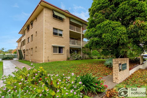 Immaculate Spacious Second Floor Unit Overlooking Pristine Parklands - Tourism Gold Coast 10