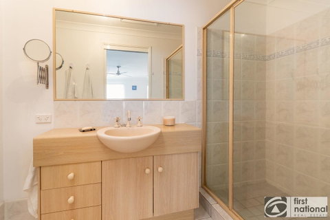 Immaculate Spacious Second Floor Unit Overlooking Pristine Parklands - Tourism Gold Coast 13