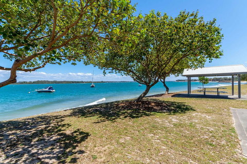 First Floor, Air Conditioned, Free Wi-Fi! - Gold Coast 12