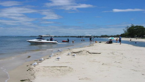 First Floor, Air Conditioned, Free Wi-Fi! - Gold Coast 16