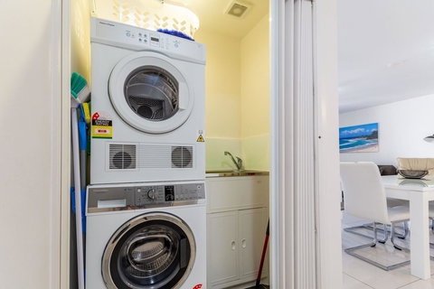 First Floor, Air Conditioned, Free Wi-Fi! - Gold Coast 22