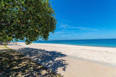 First Floor, Air Conditioned, Free Wi-Fi! - Gold Coast 14