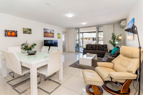 First Floor, Air Conditioned, Free Wi-Fi! - Gold Coast 10