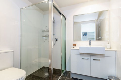 First Floor, Air Conditioned, Free Wi-Fi! - Gold Coast 6