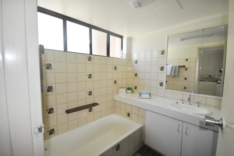 Crystal Waters On The Beach - Gold Coast 2