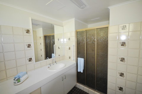 Crystal Waters On The Beach - Gold Coast 1