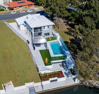 Stunning Canal Home Oh So Close To The Waterfront - Tourism Gold Coast