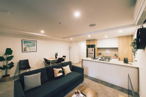 Mid Night Apartment Canberra City Onsite Parking - Tourism Gold Coast 3
