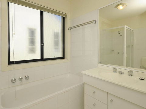 'Bagnall Views' 2/161 Government Rd - Stylish & Modern Duplex Across The Road To The Waters Edge - Tourism Gold Coast 1