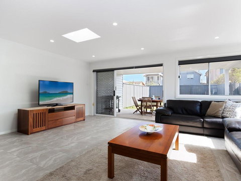 'Birubi Breezes', 2/7 Fitzroy St - Large Duplex With Air Conditioning, WIFI & Only 5 Minute Walk To The Beach - Tourism Gold Coast 1