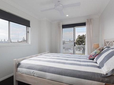 'Birubi Breezes', 2/7 Fitzroy St - Large Duplex With Air Conditioning, WIFI & Only 5 Minute Walk To The Beach - Tourism Gold Coast 3