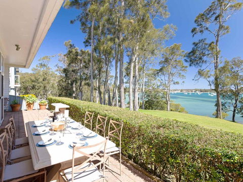 'Corlette Waterfront', 2/44 Danalene Parade - Waterfront Luxury, WIFI, Aircon, Boat Parking - Tourism Gold Coast 1