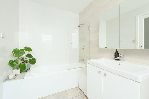 'Darling Lily' - Your Townhouse Hideaway - Tourism Gold Coast 3