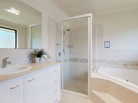 'Sandy Point Haven', 21a Sandy Point Rd - Stylish Haven With WIFI, Air Conditioning & Water Views - Tourism Gold Coast 1