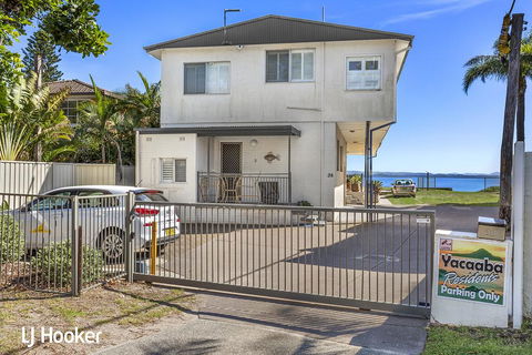 'Yacaaba' Beautiful Waterfront Location - Tourism Gold Coast 0