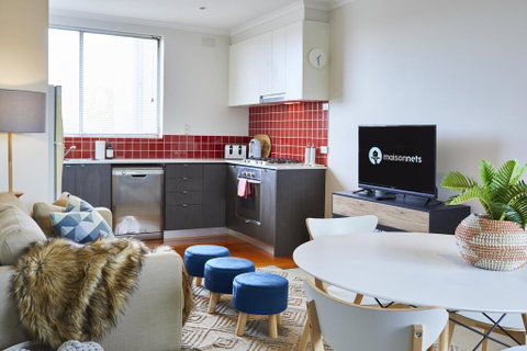 1 Bdrm Top Floor Apt With Sunroom - Tourism Gold Coast 1