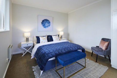 1 Bdrm Top Floor Apt With Sunroom - Tourism Gold Coast 0