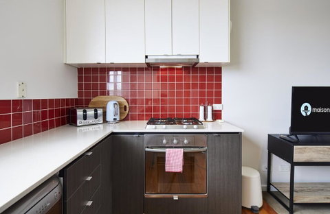 1 Bdrm Top Floor Apt With Sunroom - Tourism Gold Coast 3