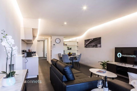 1 Bedroom Apt With Parking Walk To ANU - Tourism Gold Coast 2
