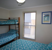 1 Naiad Court - Lowset family home with swimming pool and covered deck. Pet friendly - Tourism Gold Coast