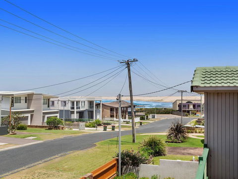 1/32 Ocean Avenue - Three Bedrooms, Three Bathrooms, Air Con, Boat Parking & Water Views - Tourism Gold Coast 0