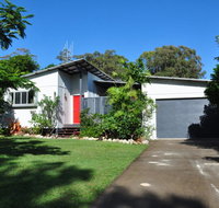 10 Double Island Drive - Modern family home centrally located swimming pool  outdoor area - Tourism Gold Coast
