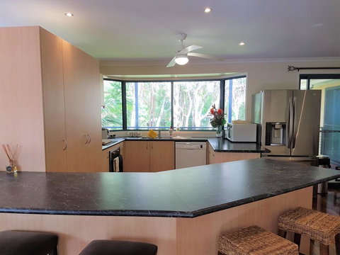 10 Naiad Court -Beach Retreat In The Bush - Tourism Gold Coast 2