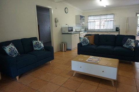 11 Bomburra Court - Rainbow Beach, Comfortable Beach House, Plenty Of Boat Parking - Tourism Gold Coast 0