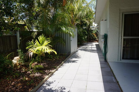 11 Bomburra Court - Rainbow Beach, Comfortable Beach House, Plenty Of Boat Parking - Tourism Gold Coast 3