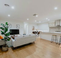 118 Refreshing 3BR Werribee Family House - Tourism Gold Coast