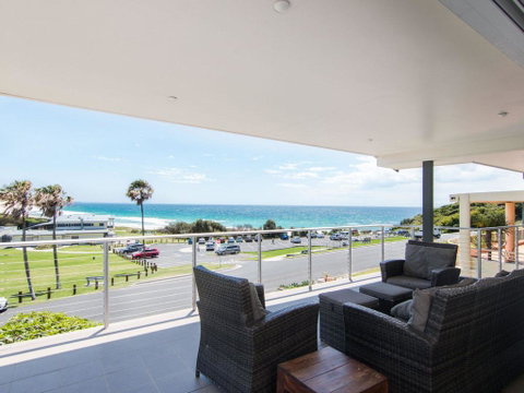 12 Cliff Road - Tourism Gold Coast 1
