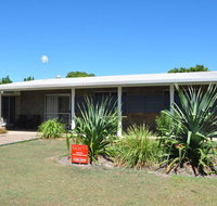12 Zircon Street - Renovated beach shack with the perfect blend of comfort and coastal cool - Tourism Gold Coast