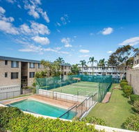 14 'THE DUNES' 38 MARINE DR - LARGE UNIT WITH POOL TENNIS COURT AND DIRECTLY ACROSS FROM FINGAL - Gold Coast